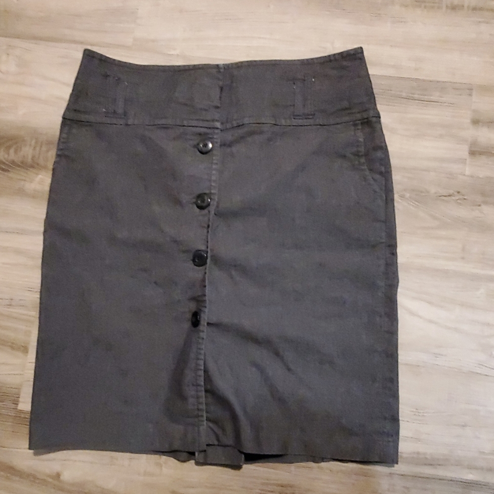 Dalia Size 14 Button Skirt